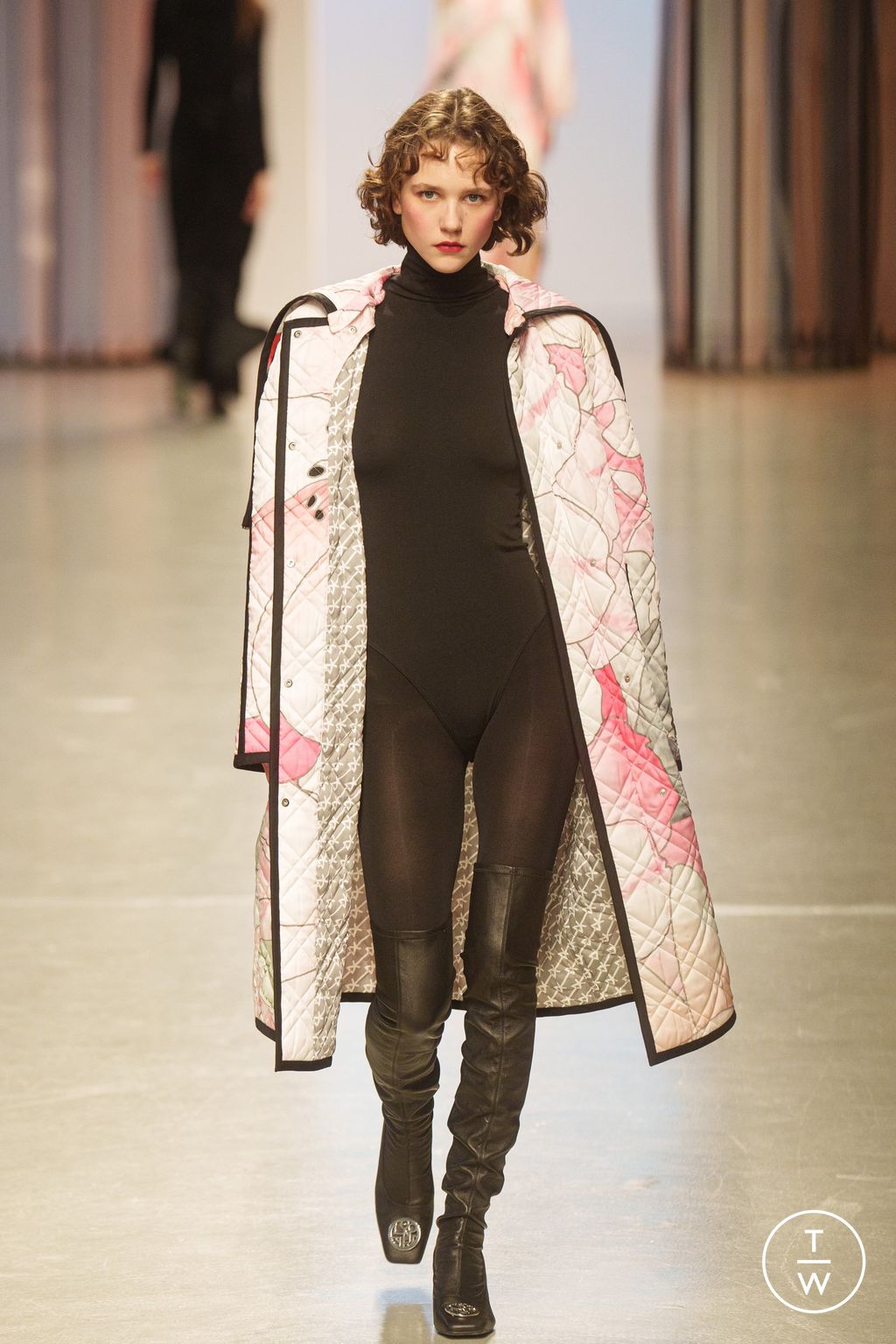 Fashion Week Paris Fall/Winter 2024 look 45 de la collection Leonard Paris womenswear