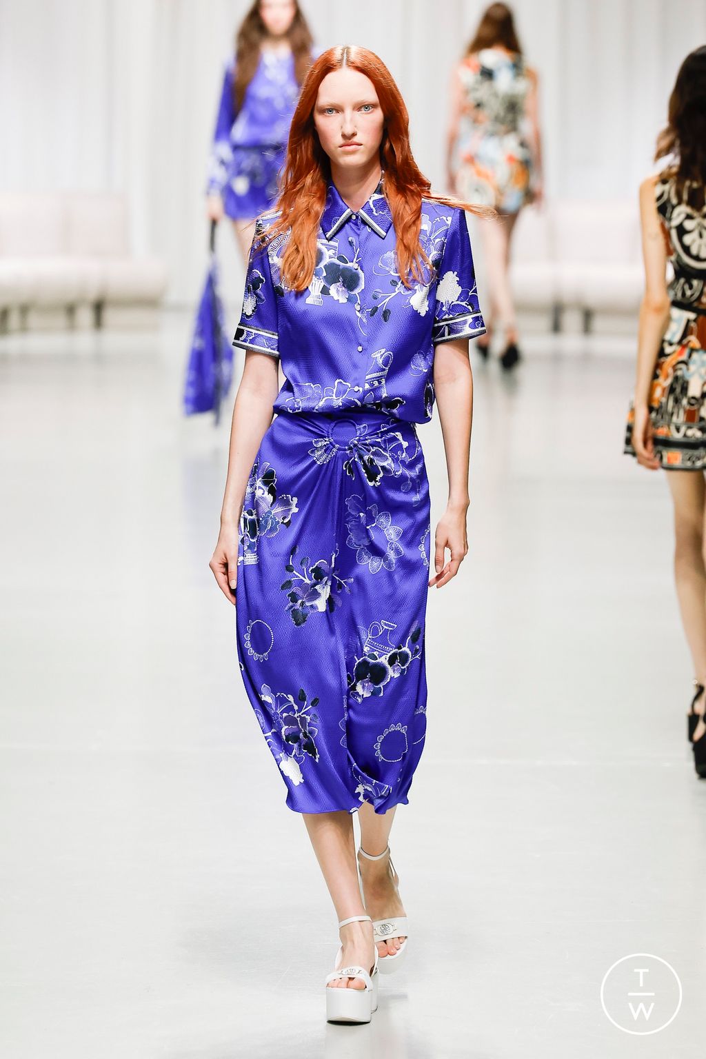 Fashion Week Paris Spring/Summer 2025 look 5 from the Leonard Paris collection 女装