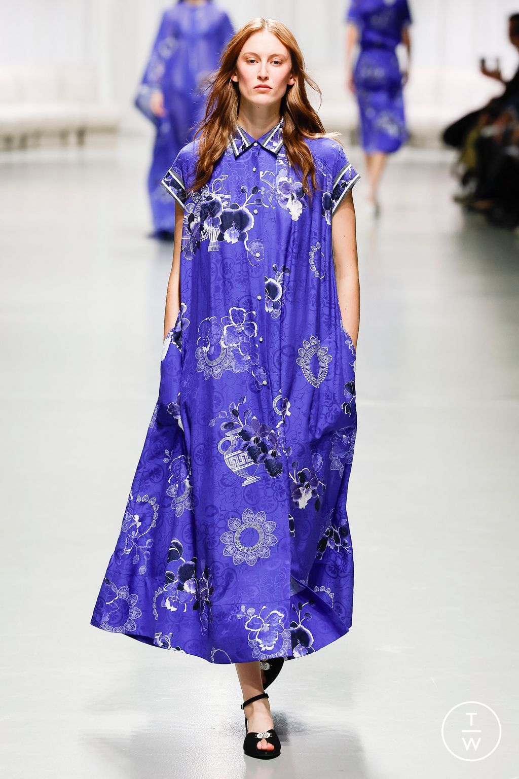 Fashion Week Paris Spring/Summer 2025 look 7 from the Leonard Paris collection 女装
