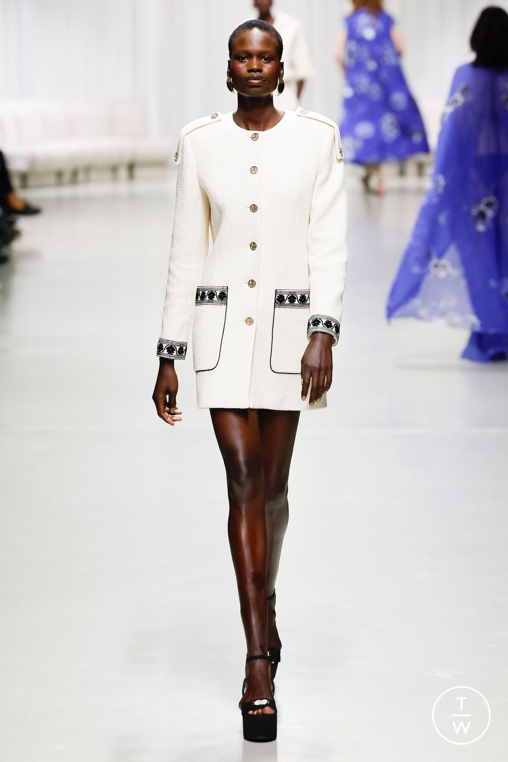 Fashion Week Paris Spring/Summer 2025 look 9 from the Leonard Paris collection 女装