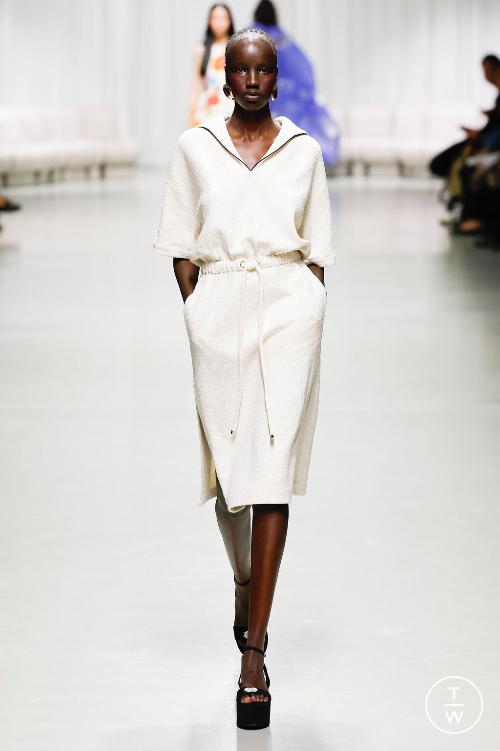 Fashion Week Paris Spring/Summer 2025 look 10 from the Leonard Paris collection 女装