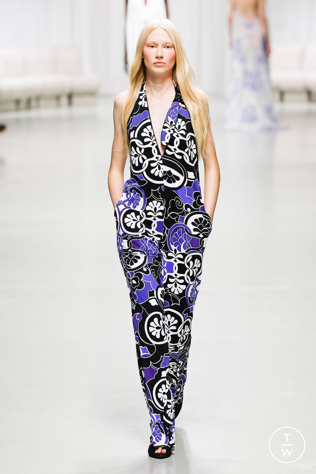 Fashion Week Paris Spring/Summer 2025 look 28 from the Leonard Paris collection 女装
