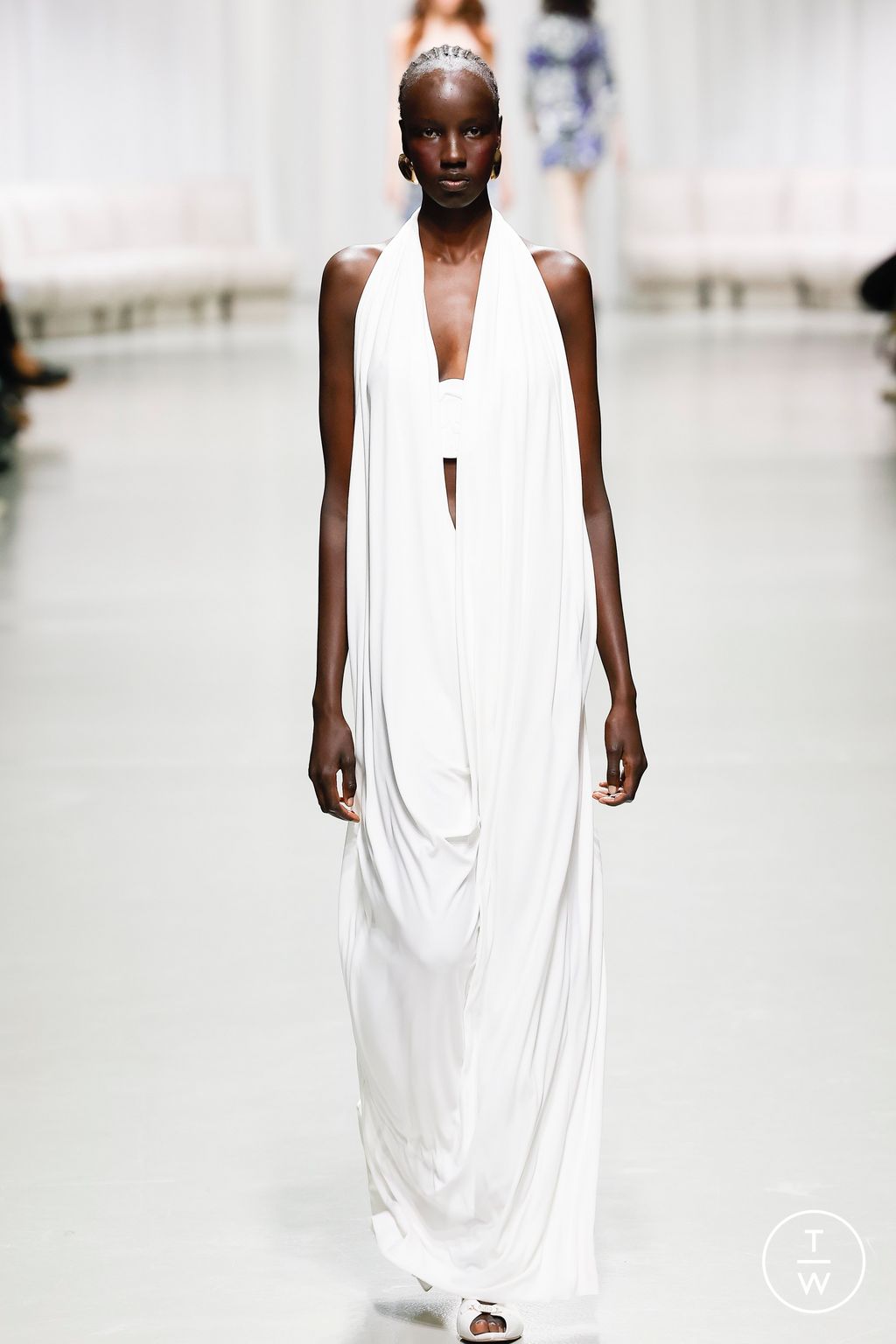 Fashion Week Paris Spring/Summer 2025 look 29 from the Leonard Paris collection 女装