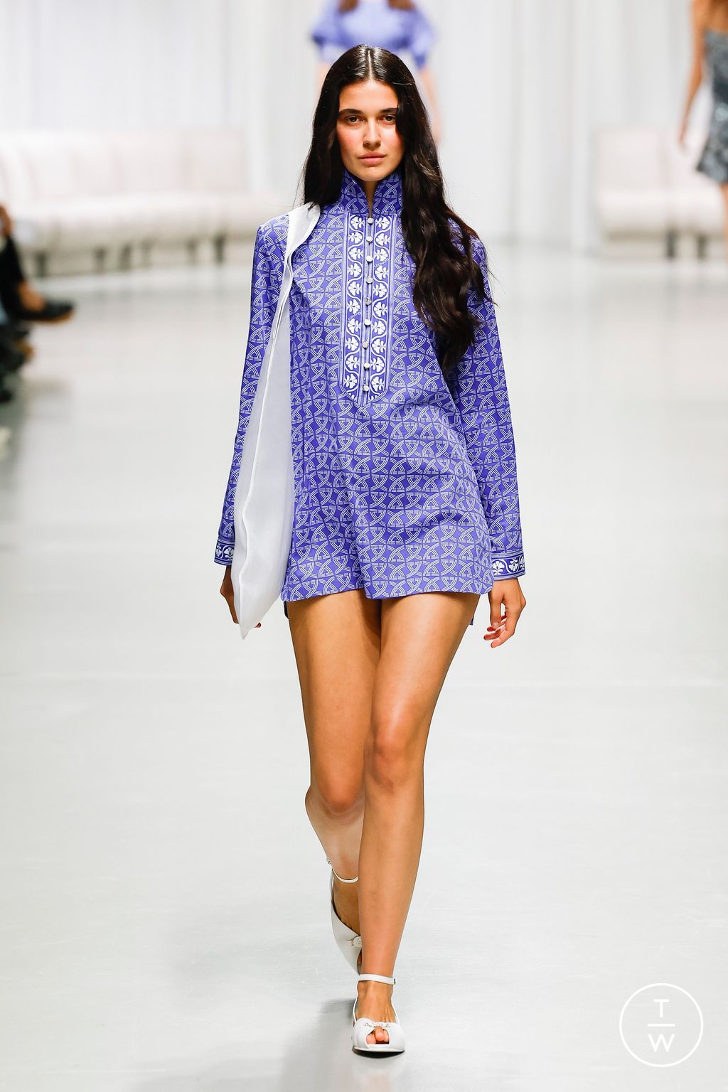 Fashion Week Paris Spring/Summer 2025 look 32 from the Leonard Paris collection 女装