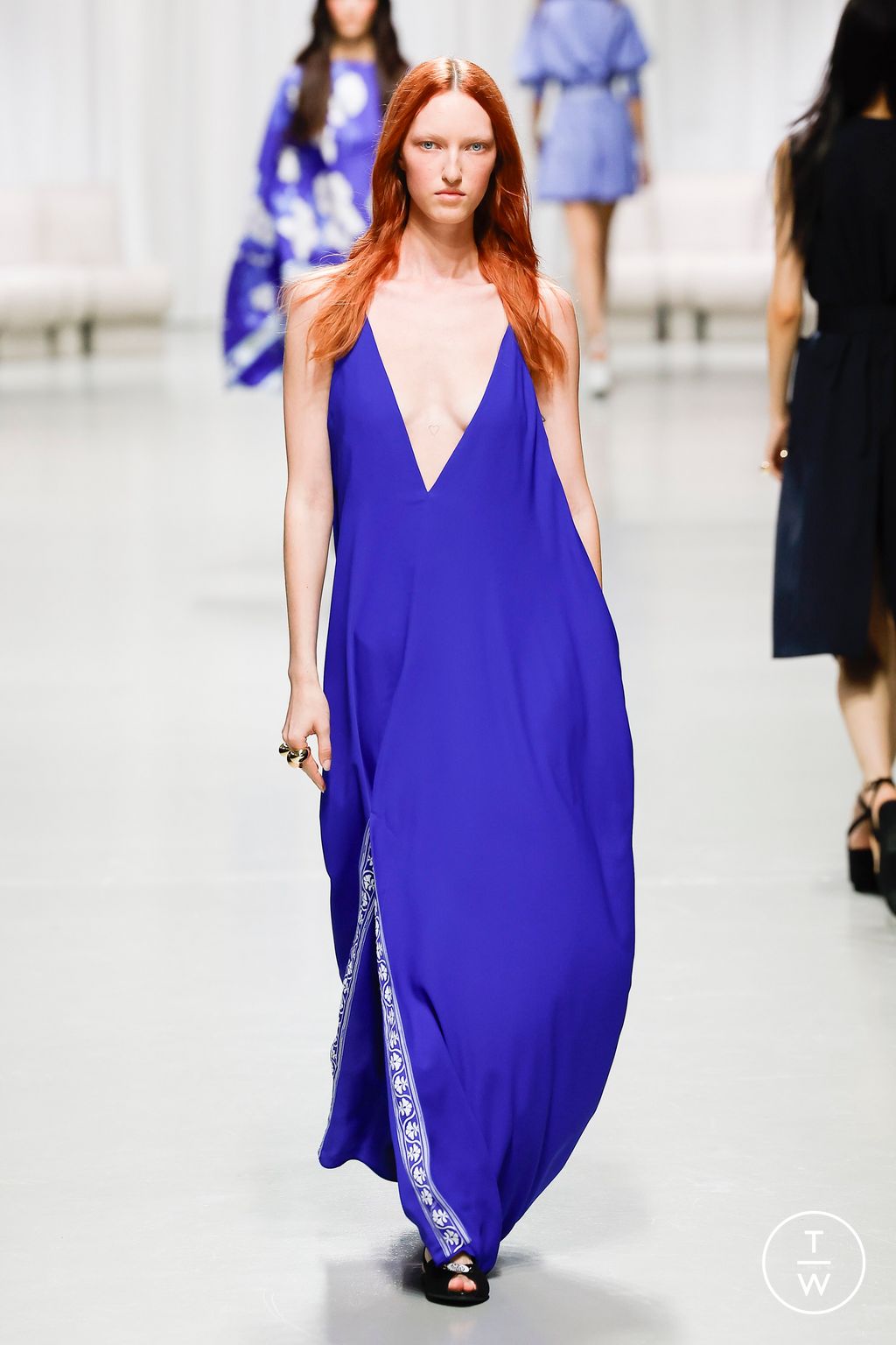 Fashion Week Paris Spring/Summer 2025 look 35 from the Leonard Paris collection 女装