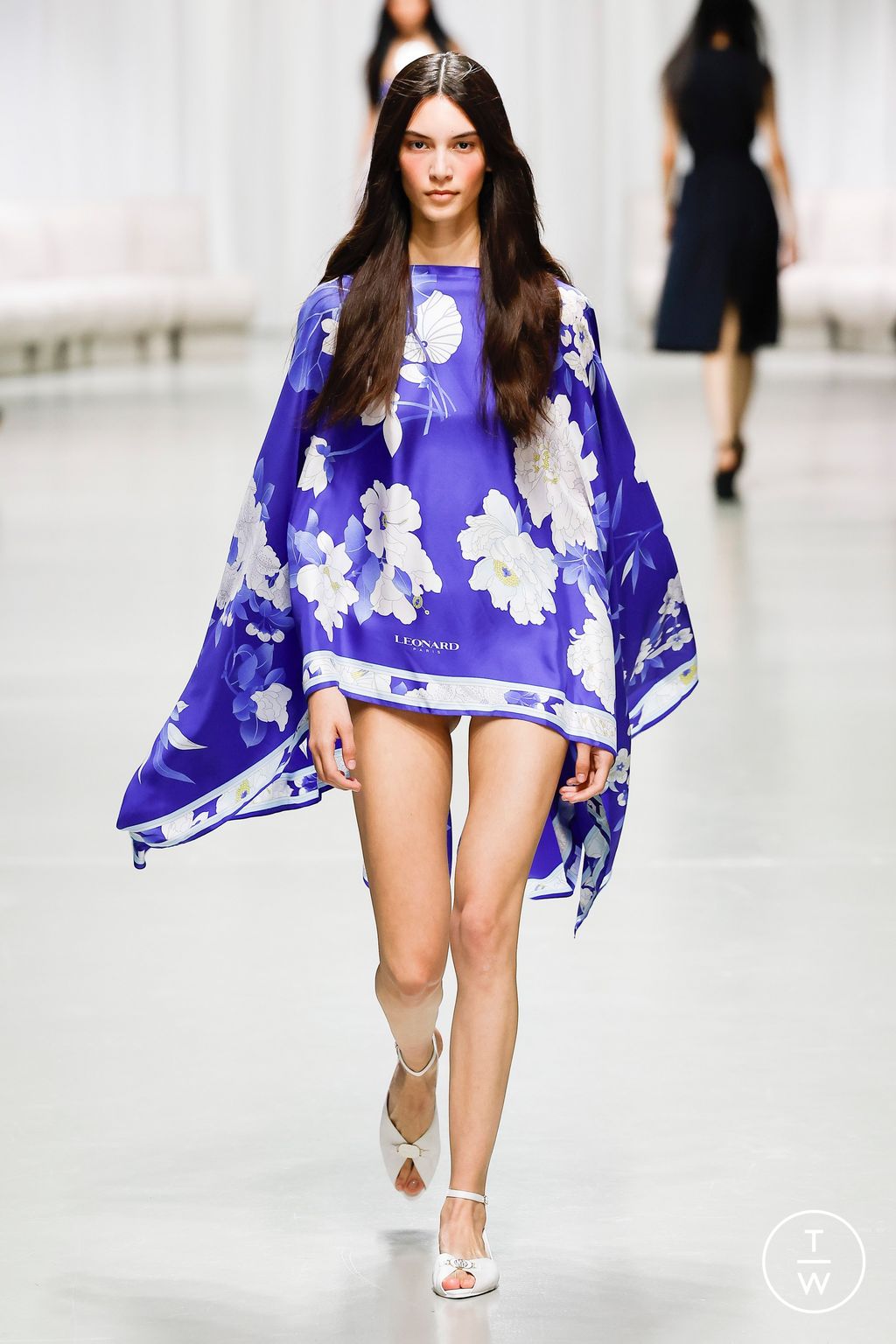 Fashion Week Paris Spring/Summer 2025 look 36 from the Leonard Paris collection 女装