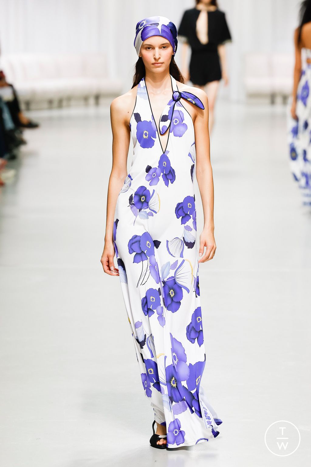 Fashion Week Paris Spring/Summer 2025 look 38 from the Leonard Paris collection 女装