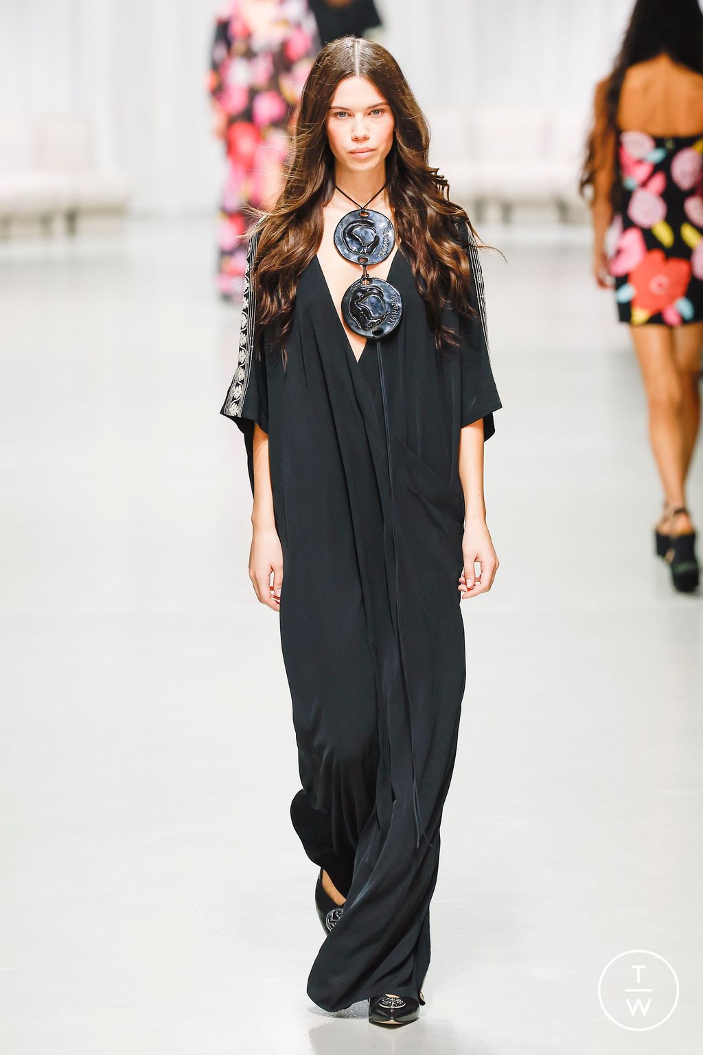 Fashion Week Paris Spring/Summer 2025 look 41 de la collection Leonard Paris womenswear