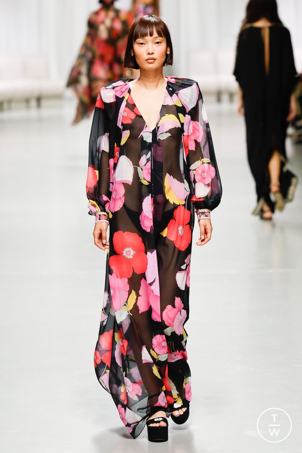 Fashion Week Paris Spring/Summer 2025 look 42 from the Leonard Paris collection 女装