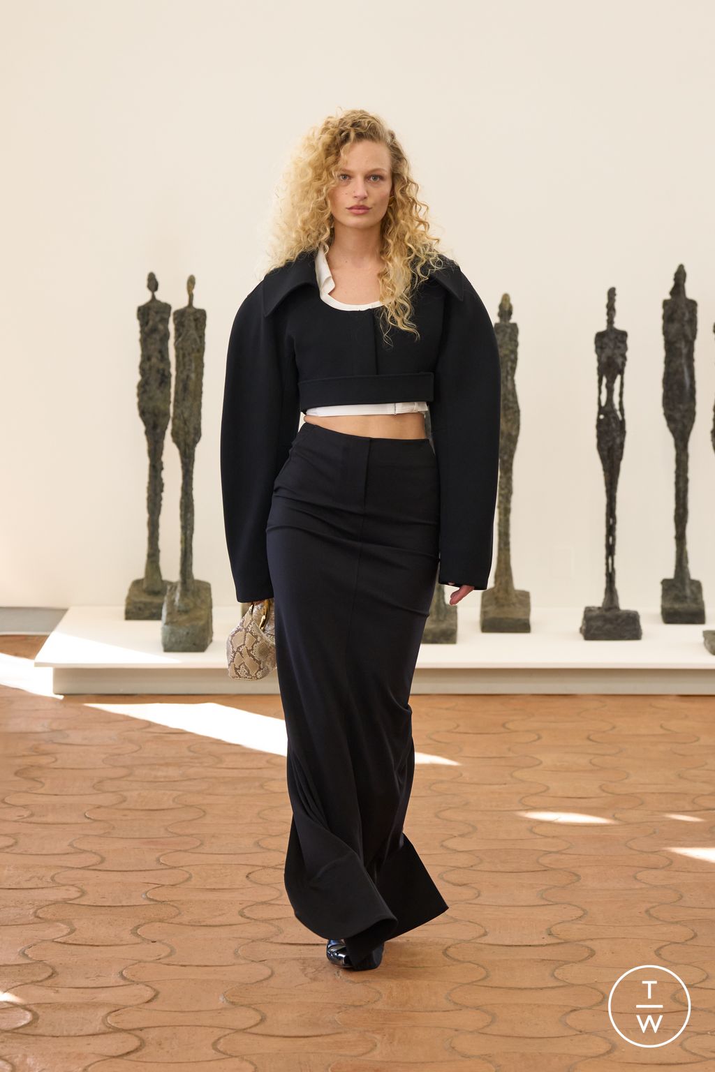 Fashion Week Paris Spring/Summer 2024 look 4 de la collection Jacquemus womenswear