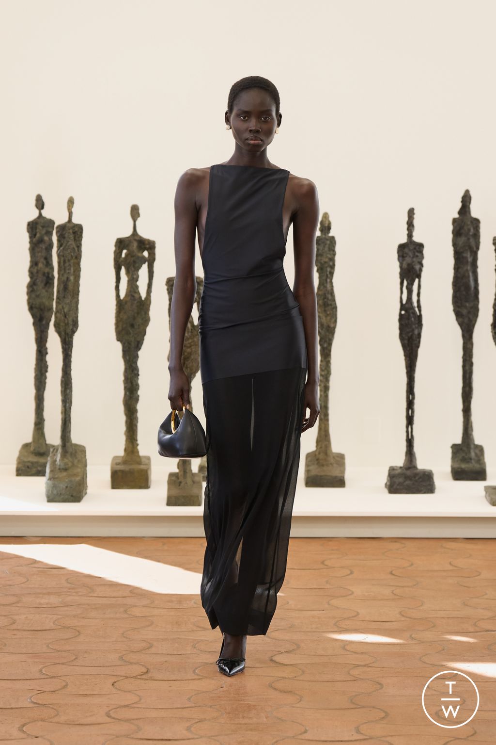 Fashion Week Paris Spring/Summer 2024 look 11 from the Jacquemus collection womenswear