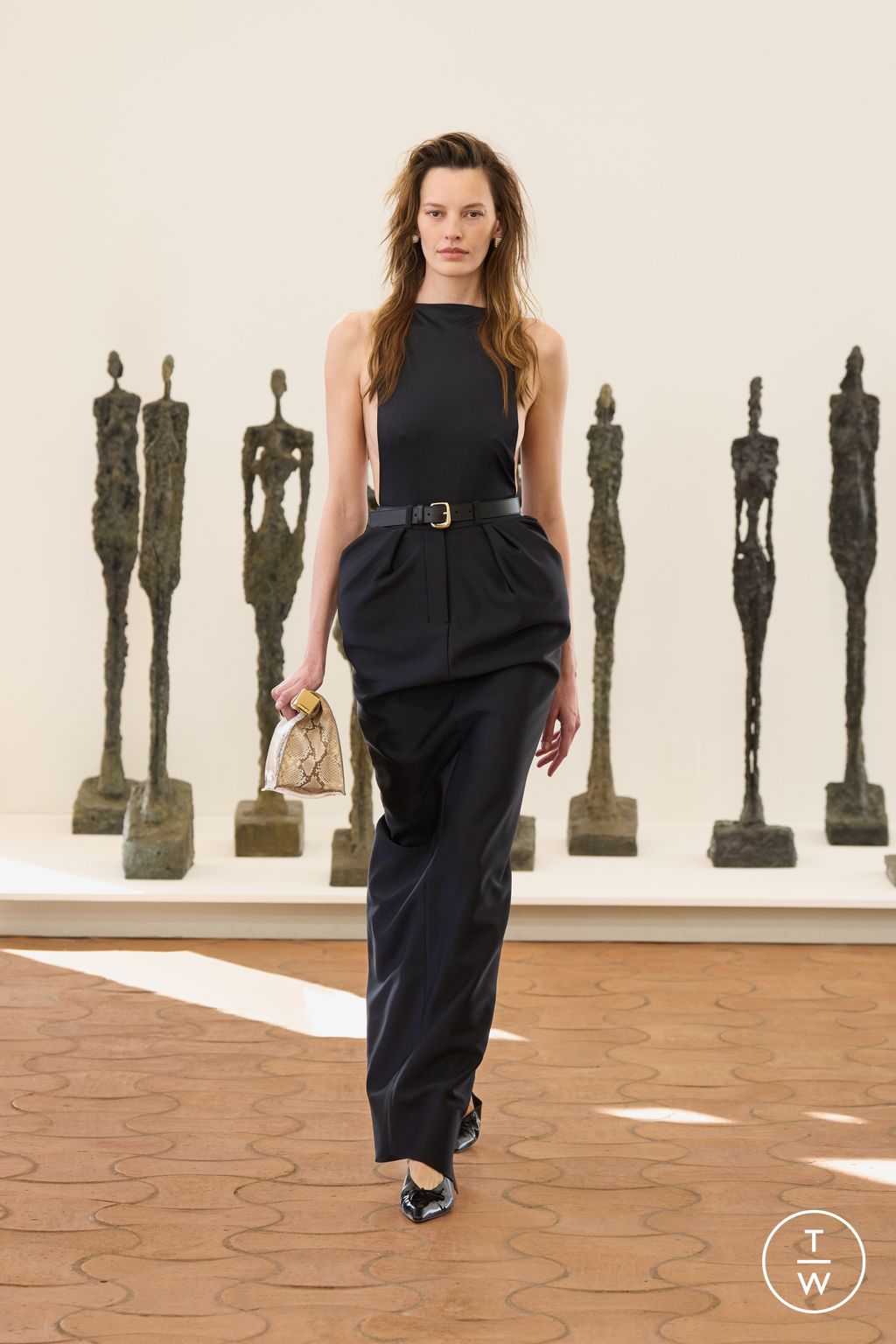 Fashion Week Paris Spring/Summer 2024 look 14 de la collection Jacquemus womenswear