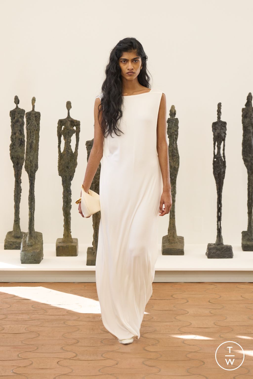 Fashion Week Paris Spring/Summer 2024 look 15 from the Jacquemus collection womenswear
