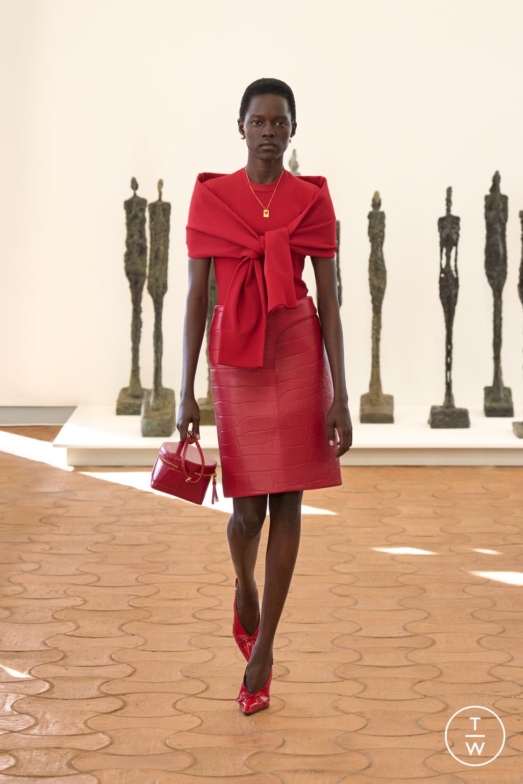 Fashion Week Paris Spring/Summer 2024 look 18 from the Jacquemus collection womenswear