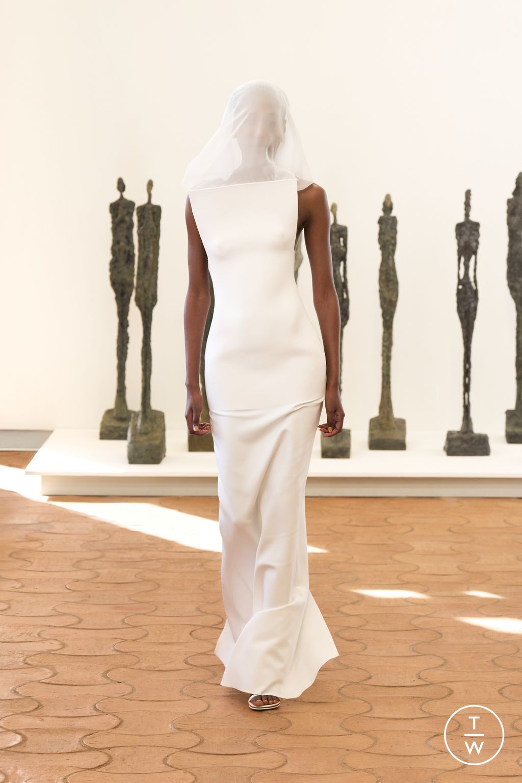 Fashion Week Paris Spring/Summer 2024 look 47 from the Jacquemus collection womenswear
