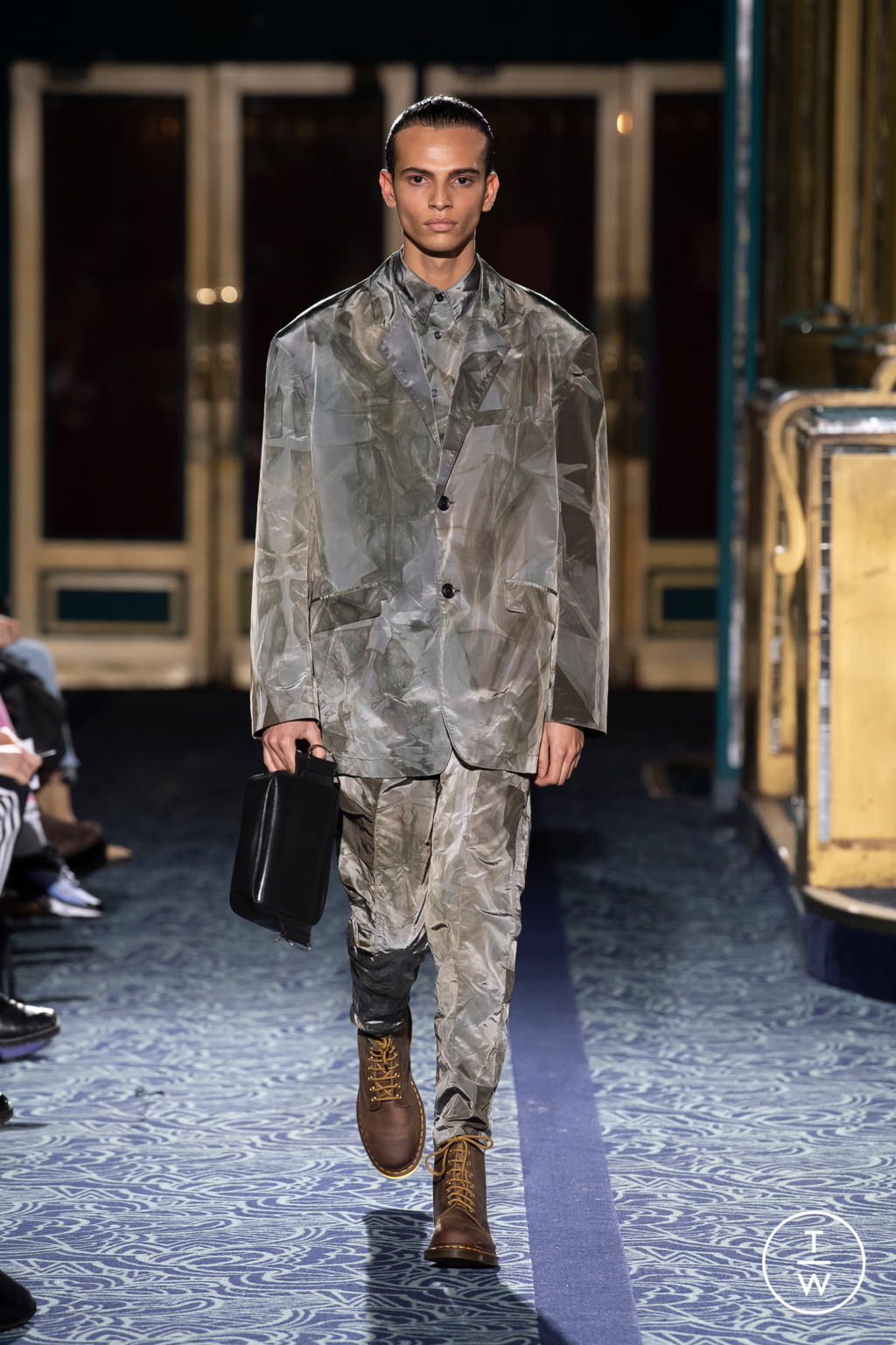 Fashion Week Paris Fall/Winter 2020 look 17 from the Louis Gabriel Nouchi collection 男装