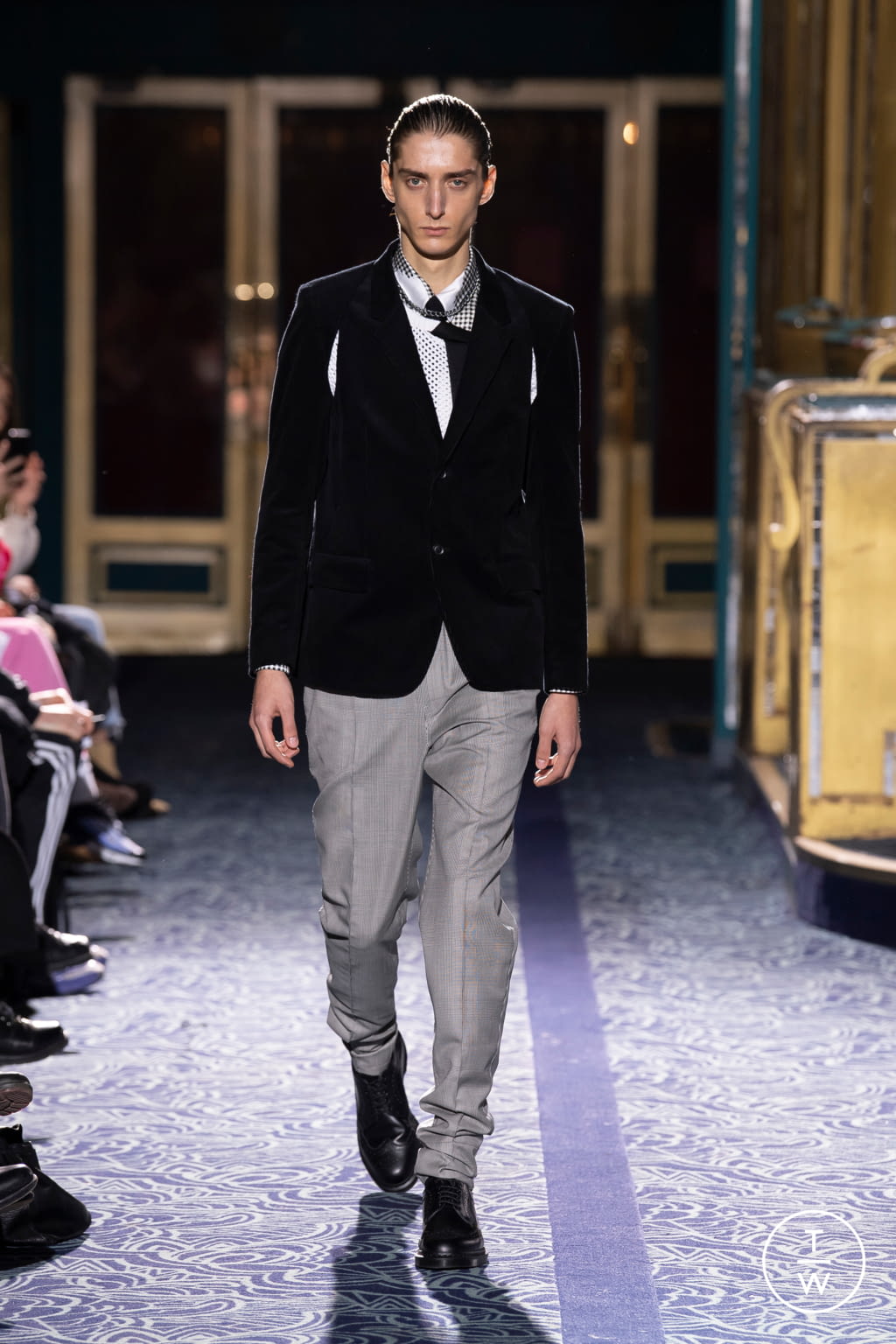 Fashion Week Paris Fall/Winter 2020 look 2 from the Louis Gabriel Nouchi collection 男装