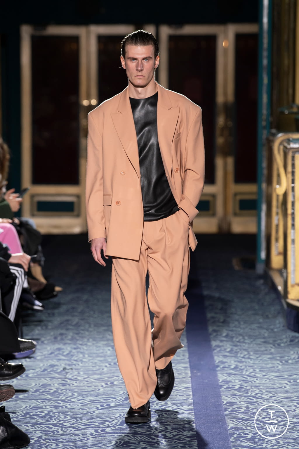Fashion Week Paris Fall/Winter 2020 look 24 from the Louis Gabriel Nouchi collection 男装
