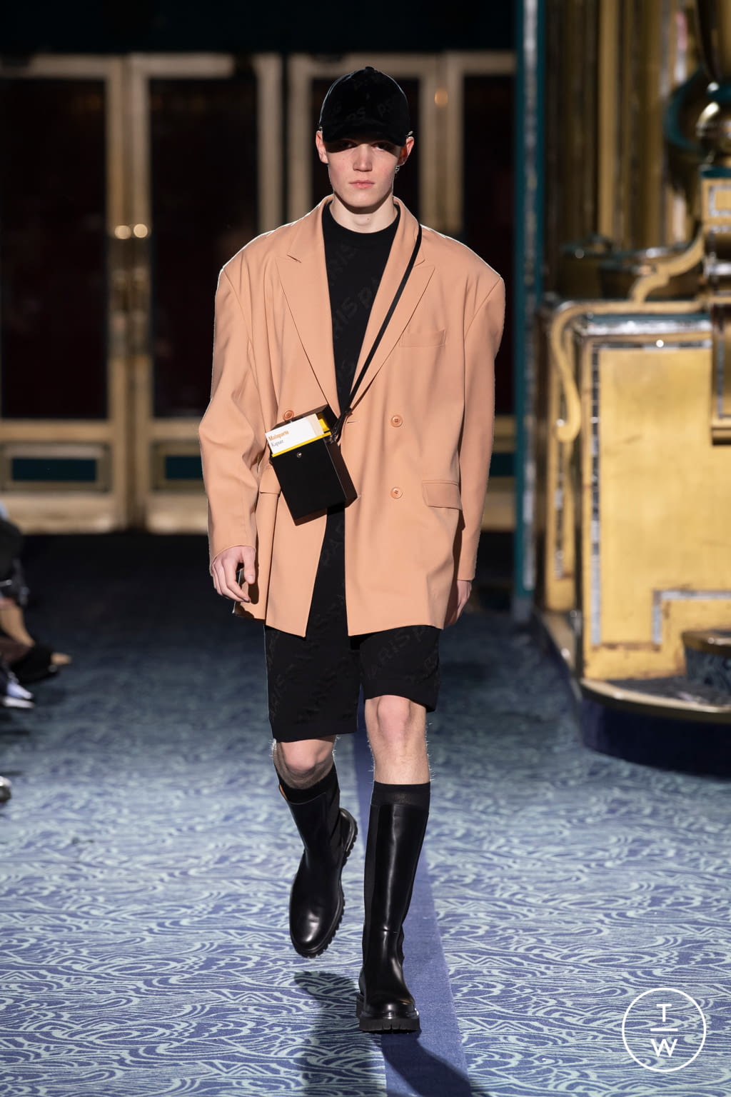 Fashion Week Paris Fall/Winter 2020 look 25 from the Louis Gabriel Nouchi collection menswear