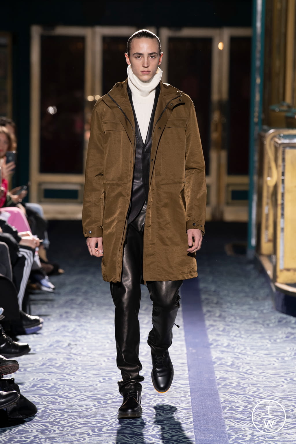 Fashion Week Paris Fall/Winter 2020 look 6 from the Louis Gabriel Nouchi collection 男装