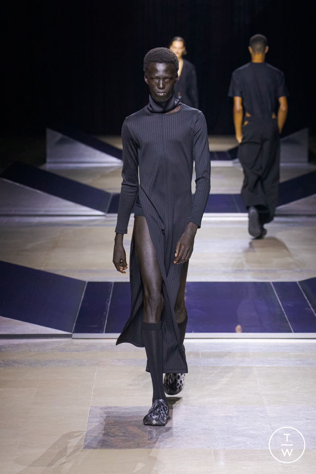 Fashion Week Paris Fall/Winter 2022 look 6 from the Louis Gabriel Nouchi collection menswear