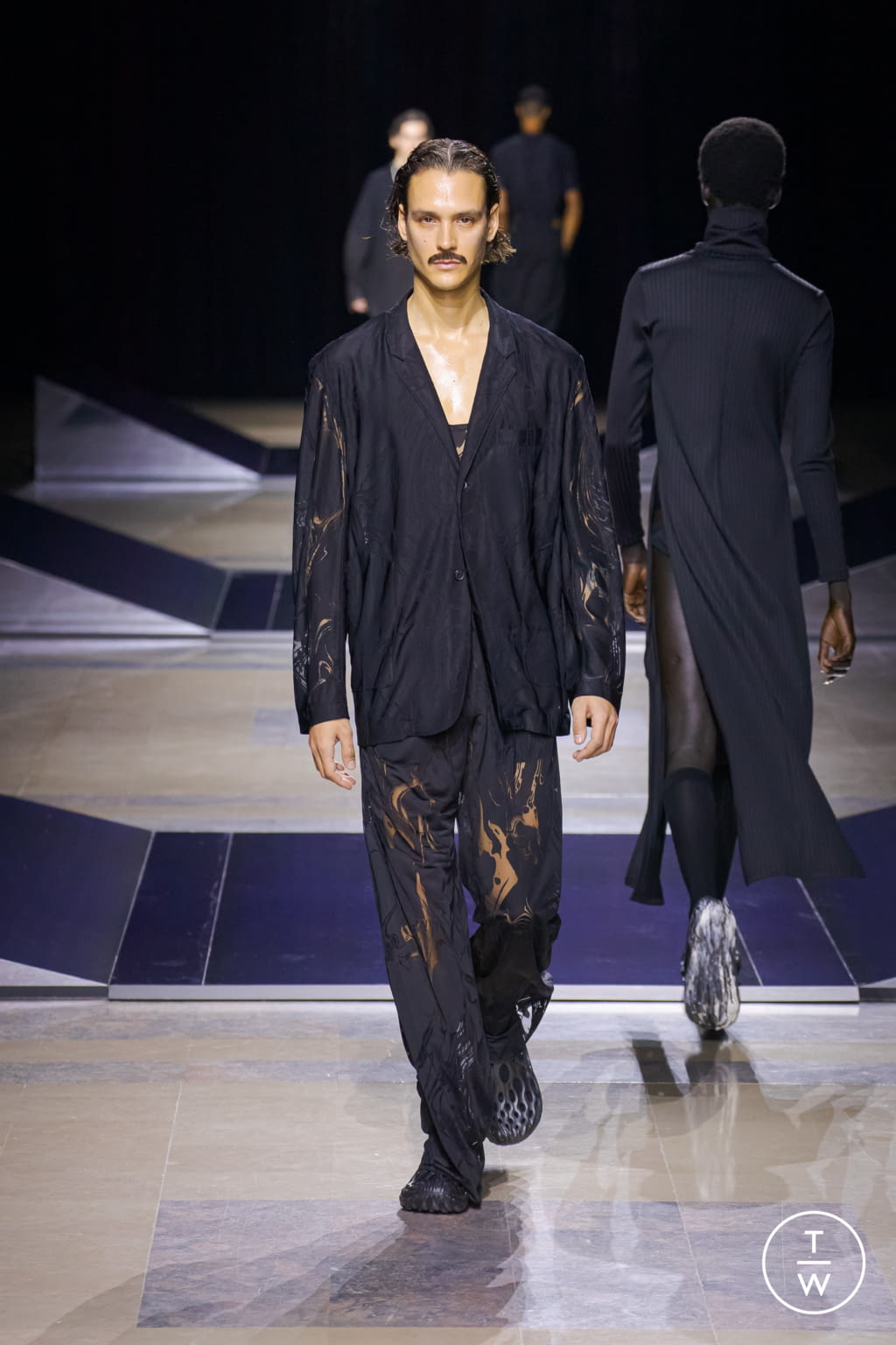 Fashion Week Paris Fall/Winter 2022 look 7 de la collection Louis Gabriel Nouchi menswear