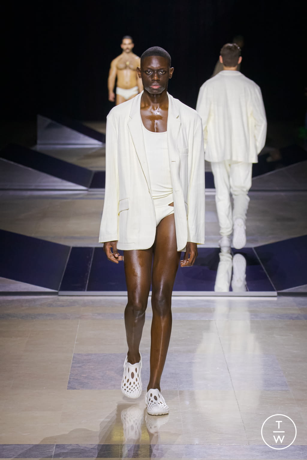 Fashion Week Paris Fall/Winter 2022 look 13 from the Louis Gabriel Nouchi collection menswear