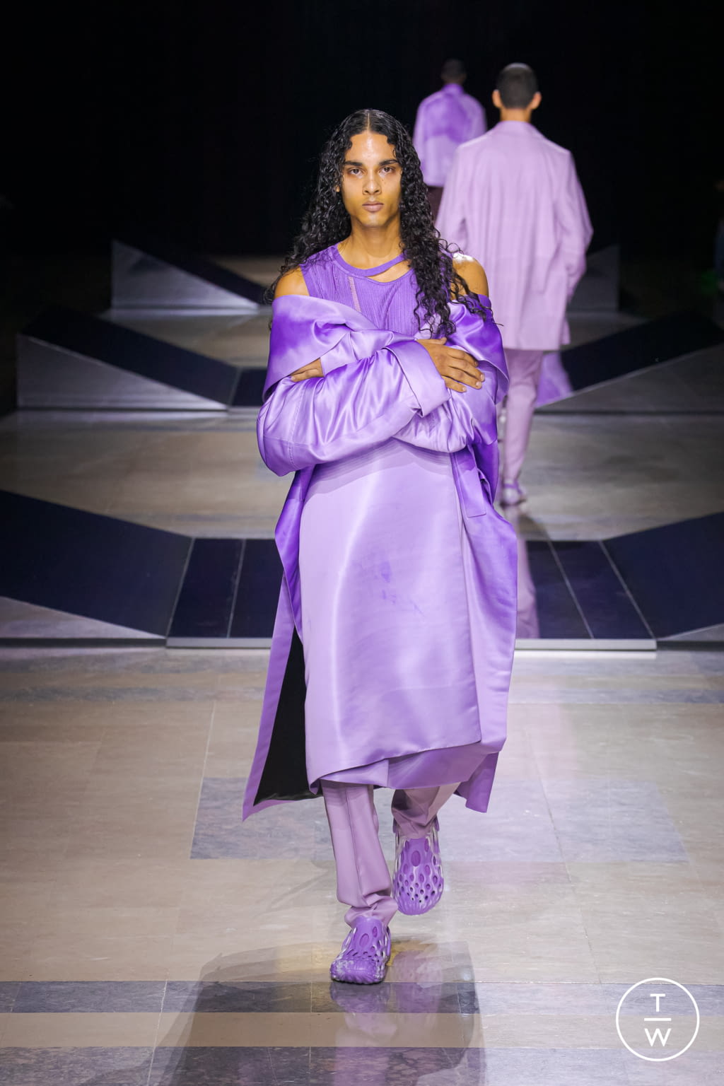 Fashion Week Paris Fall/Winter 2022 look 30 from the Louis Gabriel Nouchi collection menswear