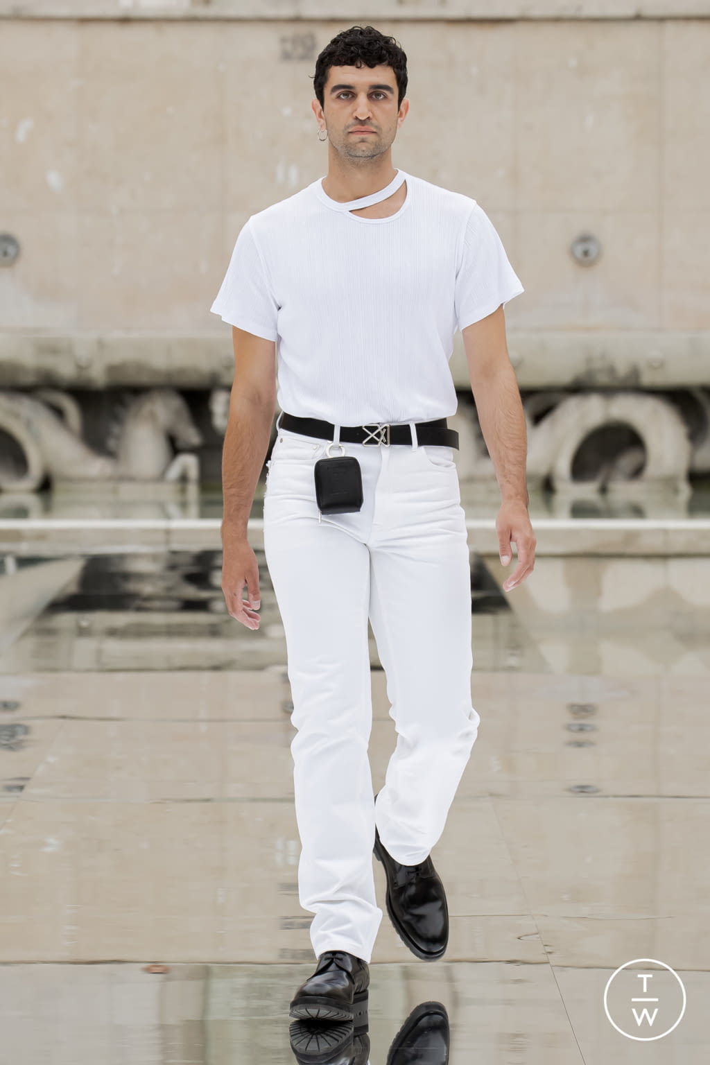 Fashion Week Paris Spring/Summer 2022 look 2 from the Louis Gabriel Nouchi collection menswear