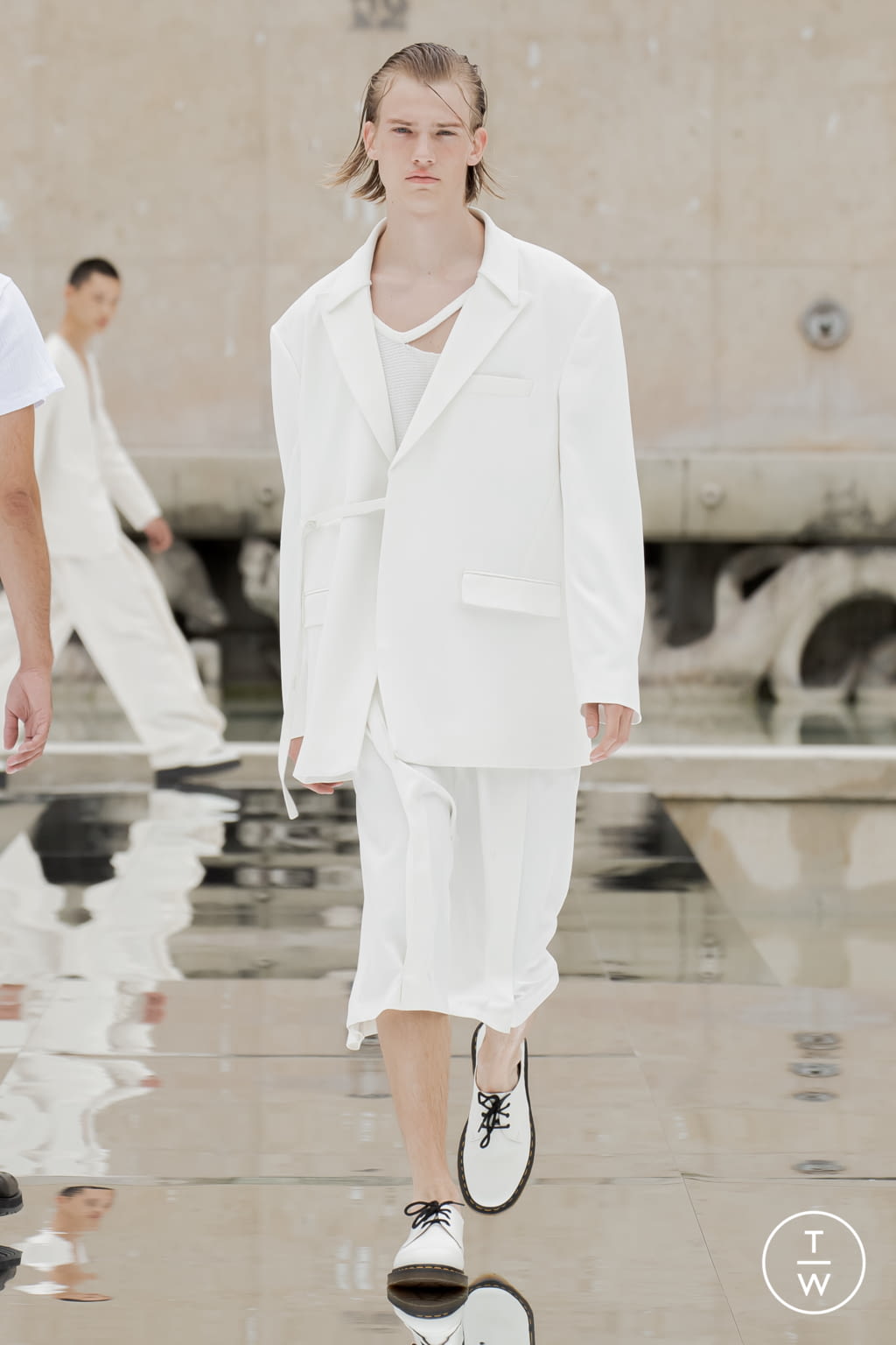 Fashion Week Paris Spring/Summer 2022 look 3 from the Louis Gabriel Nouchi collection 男装