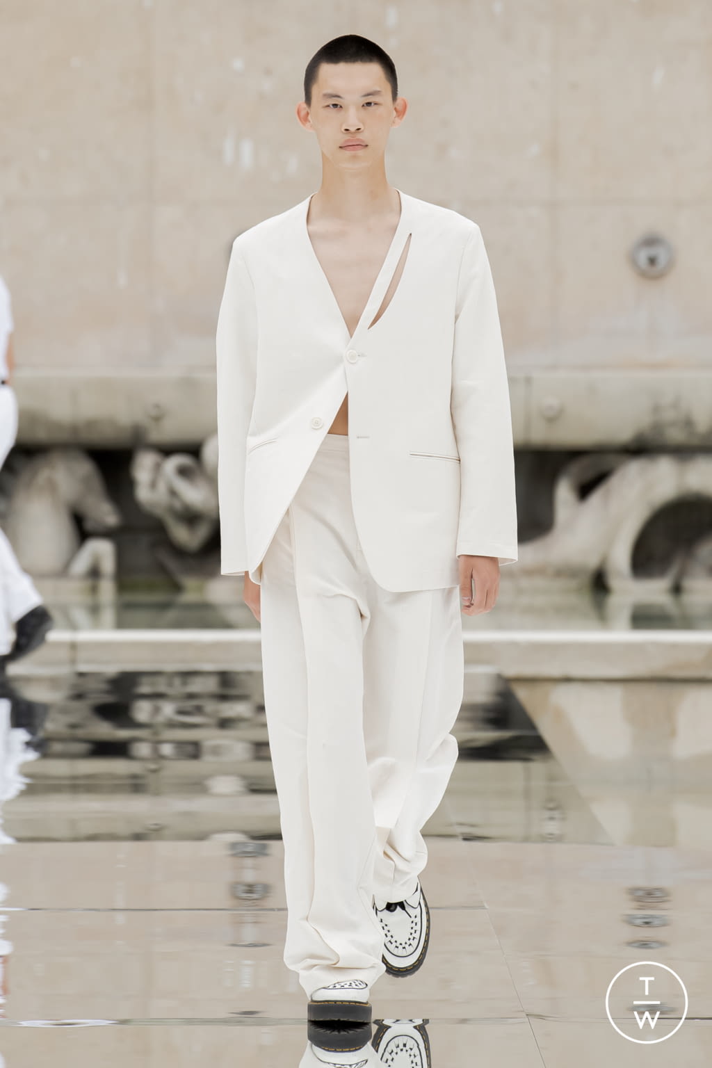 Fashion Week Paris Spring/Summer 2022 look 5 from the Louis Gabriel Nouchi collection 男装