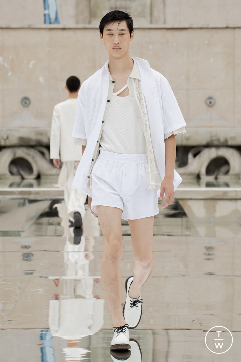Fashion Week Paris Spring/Summer 2022 look 8 from the Louis Gabriel Nouchi collection 男装