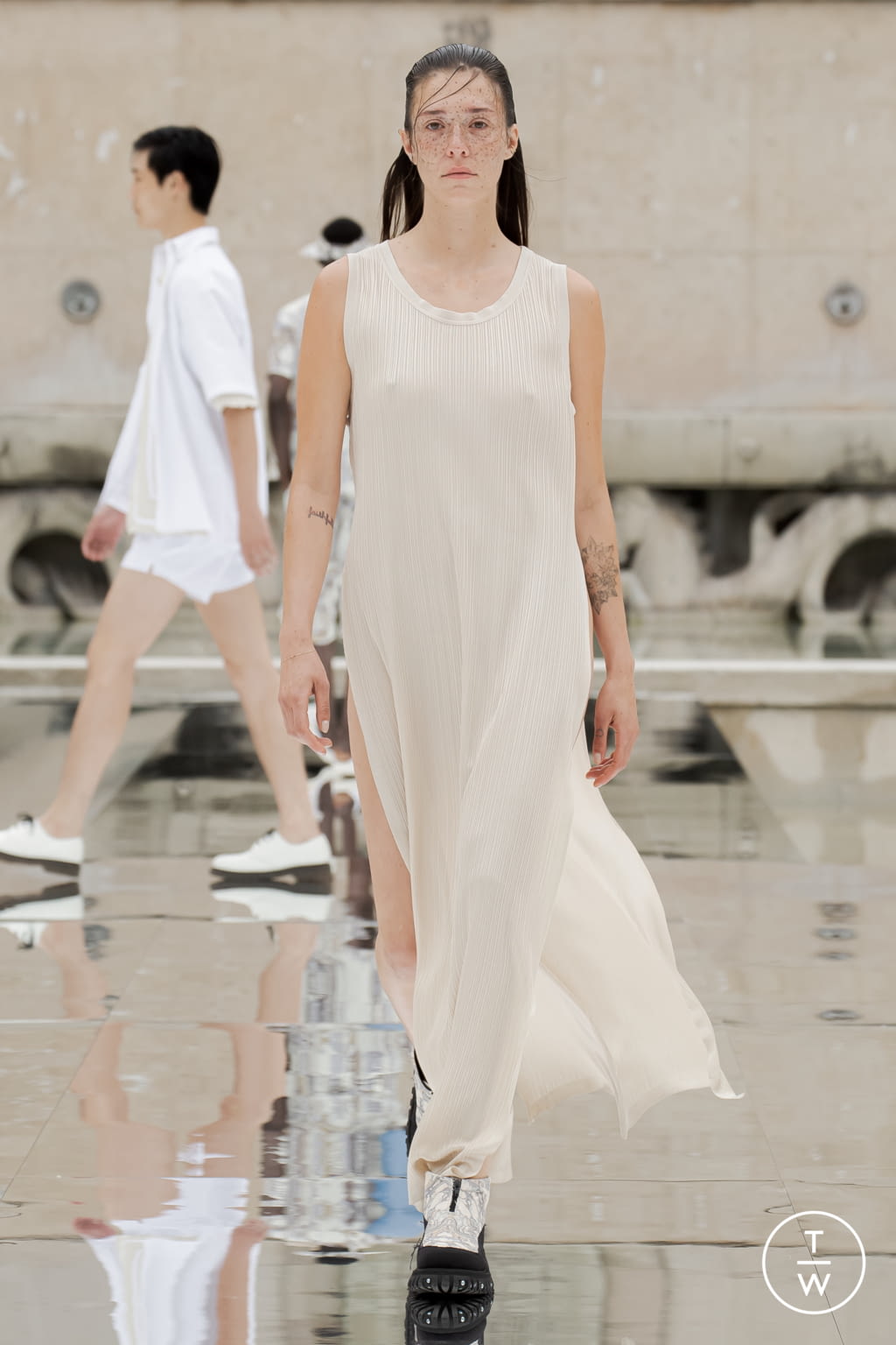 Fashion Week Paris Spring/Summer 2022 look 9 from the Louis Gabriel Nouchi collection menswear
