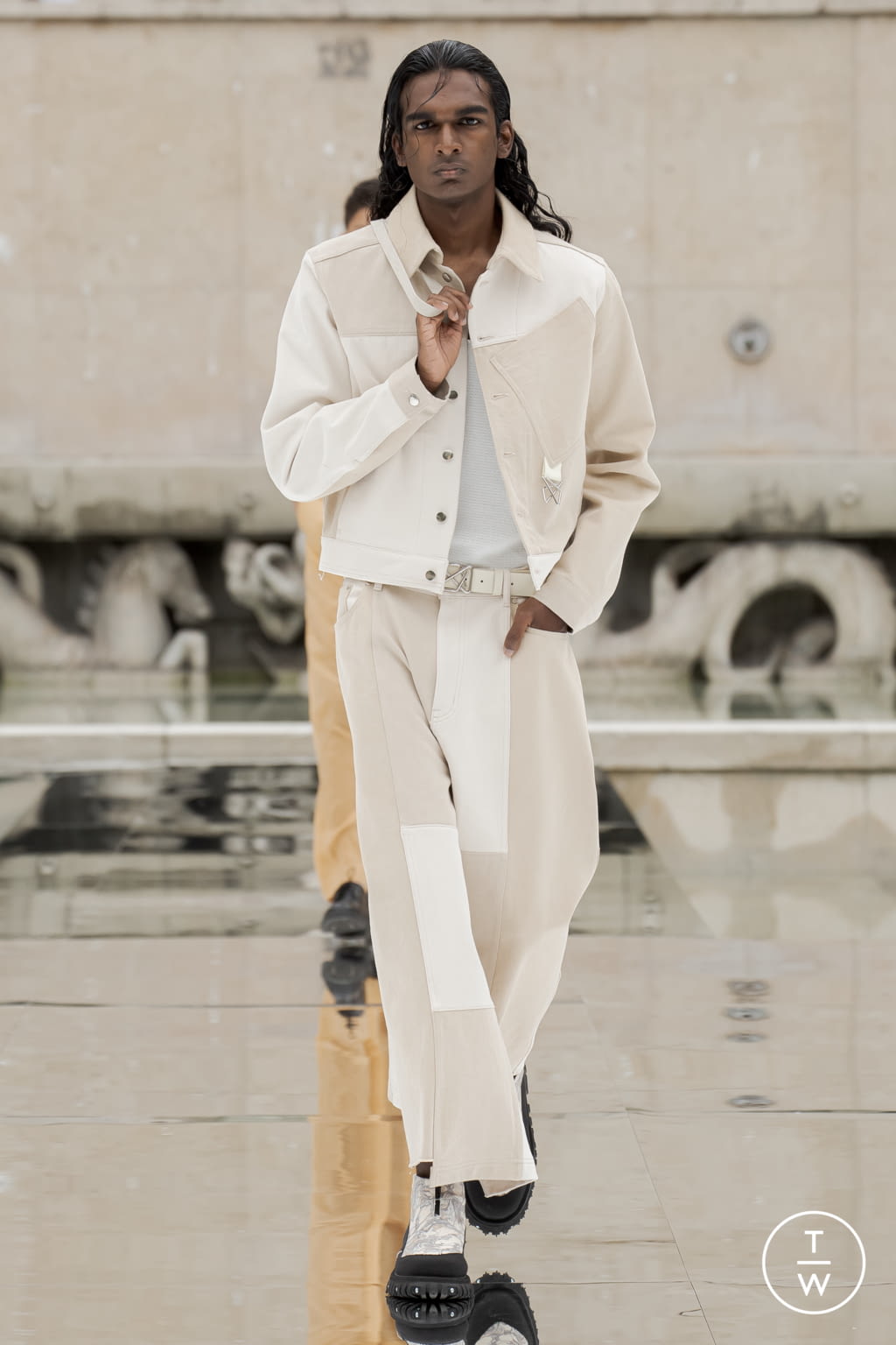 Fashion Week Paris Spring/Summer 2022 look 13 from the Louis Gabriel Nouchi collection menswear