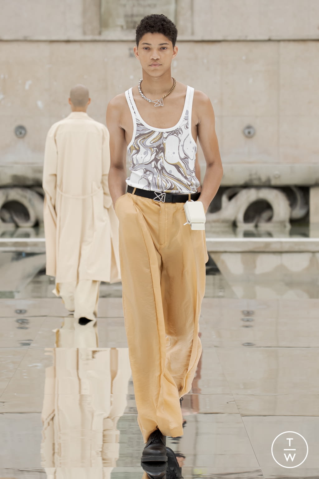 Fashion Week Paris Spring/Summer 2022 look 12 from the Louis Gabriel Nouchi collection 男装