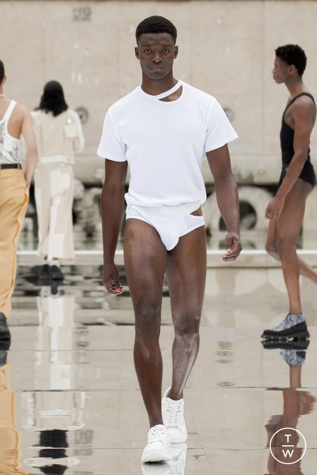 Fashion Week Paris Spring/Summer 2022 look 16 from the Louis Gabriel Nouchi collection 男装