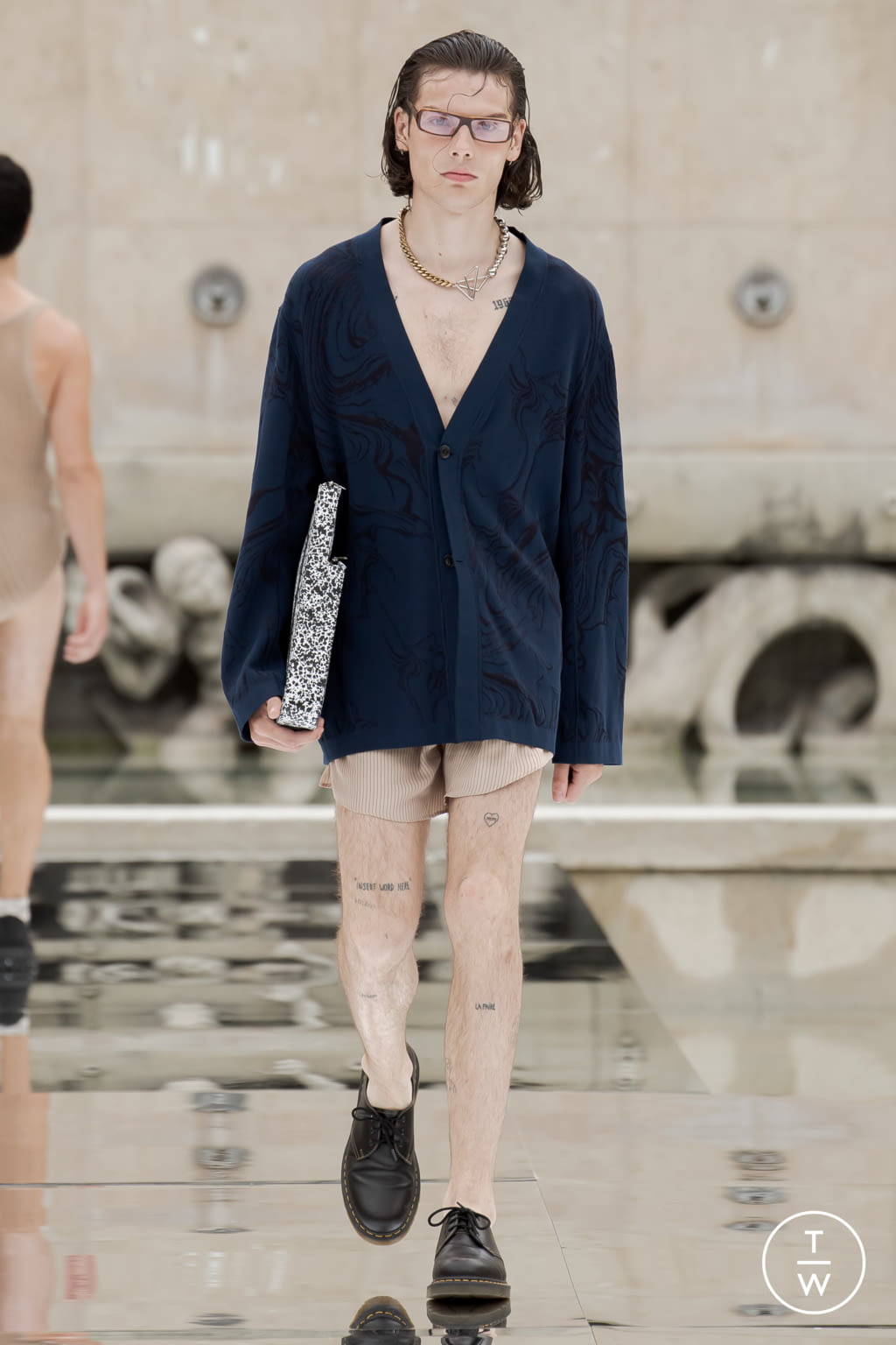 Fashion Week Paris Spring/Summer 2022 look 17 from the Louis Gabriel Nouchi collection menswear