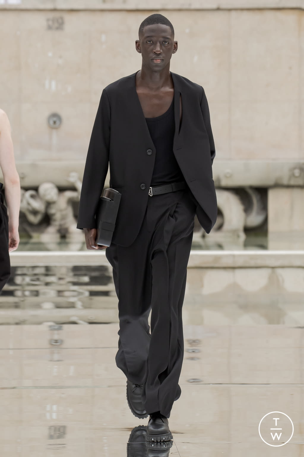 Fashion Week Paris Spring/Summer 2022 look 23 de la collection Louis Gabriel Nouchi menswear