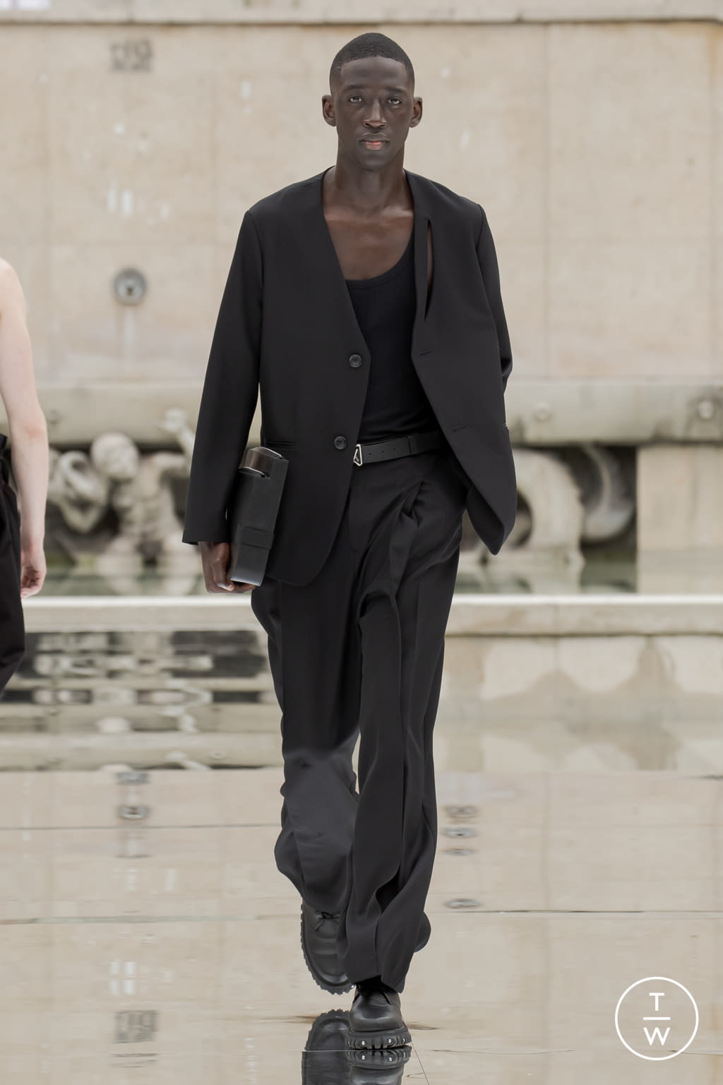 Fashion Week Paris Spring/Summer 2022 look 23 from the Louis Gabriel Nouchi collection menswear