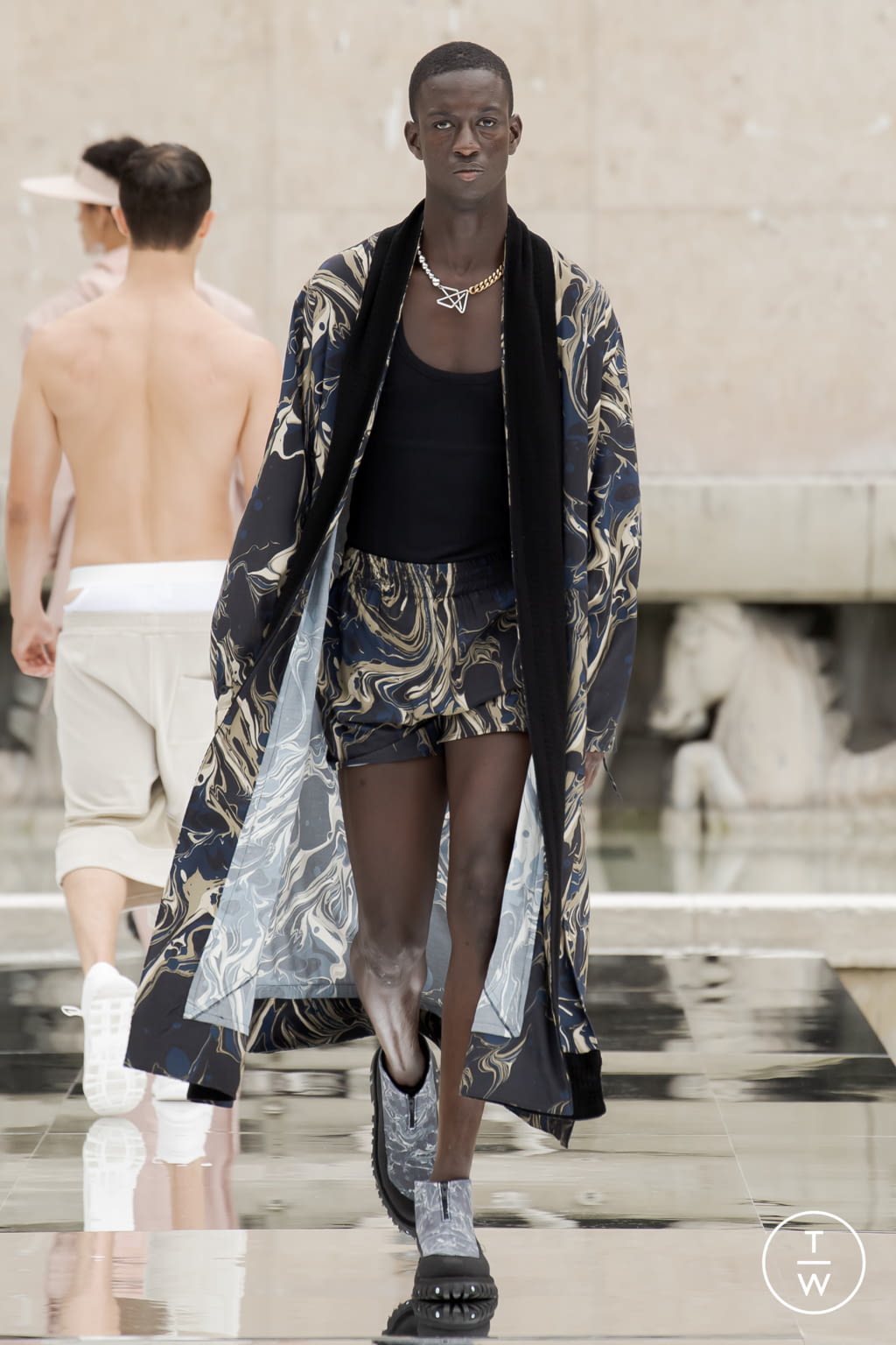 Fashion Week Paris Spring/Summer 2022 look 29 from the Louis Gabriel Nouchi collection menswear