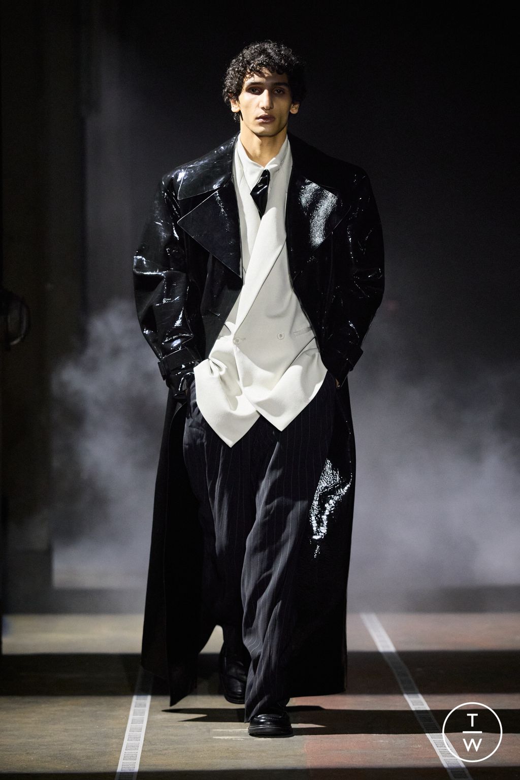 Fashion Week Paris Fall/Winter 2026 look 24 de la collection LGN Louis Gabriel Nouchi menswear
