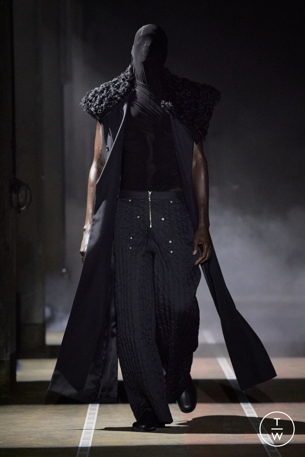 Fashion Week Paris Fall/Winter 2026 look 39 de la collection LGN Louis Gabriel Nouchi menswear