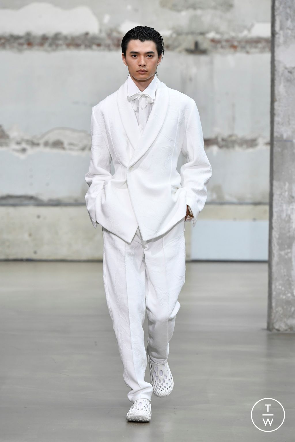 Fashion Week Paris Spring/Summer 2023 look 2 from the Louis Gabriel Nouchi collection 男装