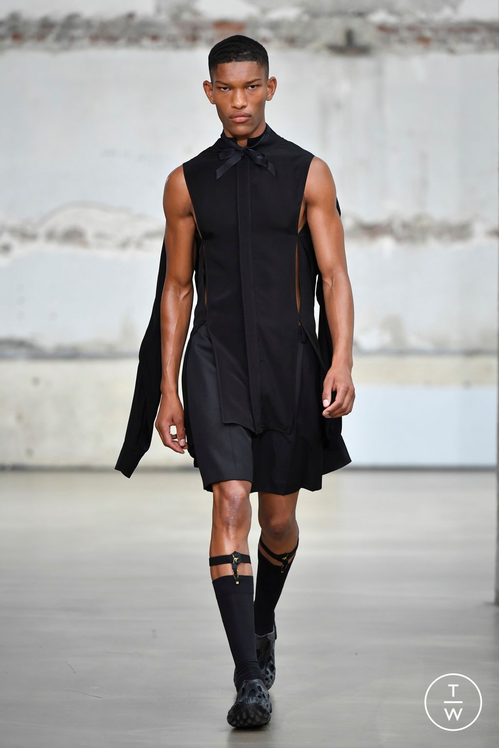 Fashion Week Paris Spring/Summer 2023 look 17 from the Louis Gabriel Nouchi collection 男装