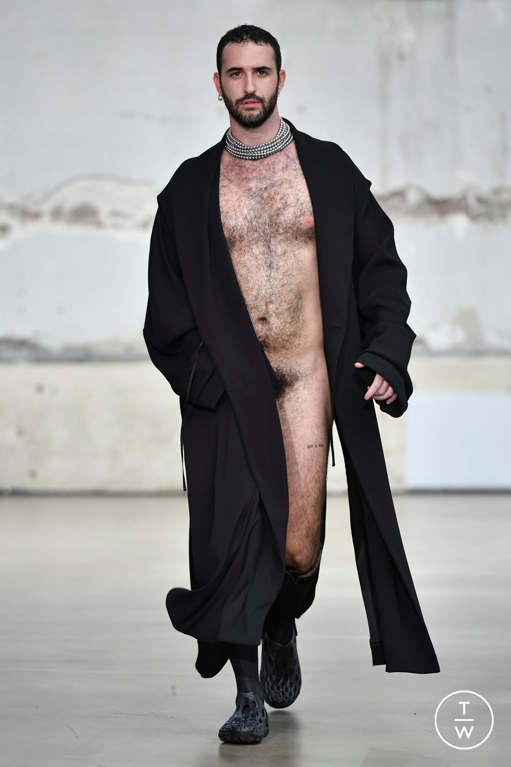 Fashion Week Paris Spring/Summer 2023 look 19 from the Louis Gabriel Nouchi collection 男装