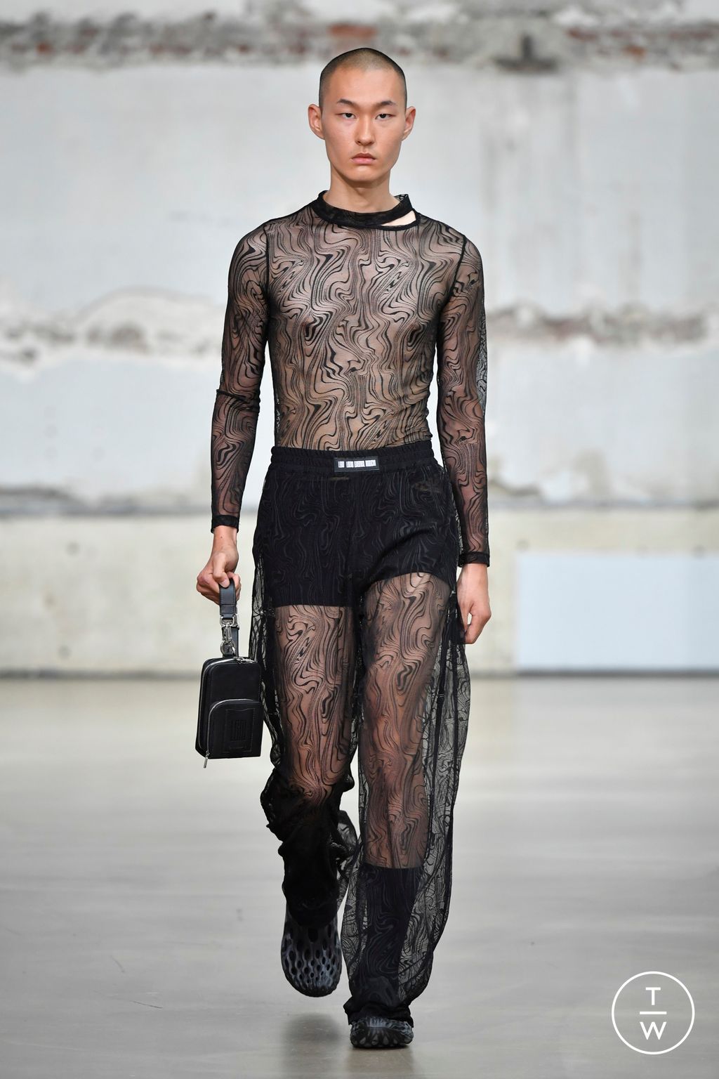 Fashion Week Paris Spring/Summer 2023 look 21 from the Louis Gabriel Nouchi collection menswear