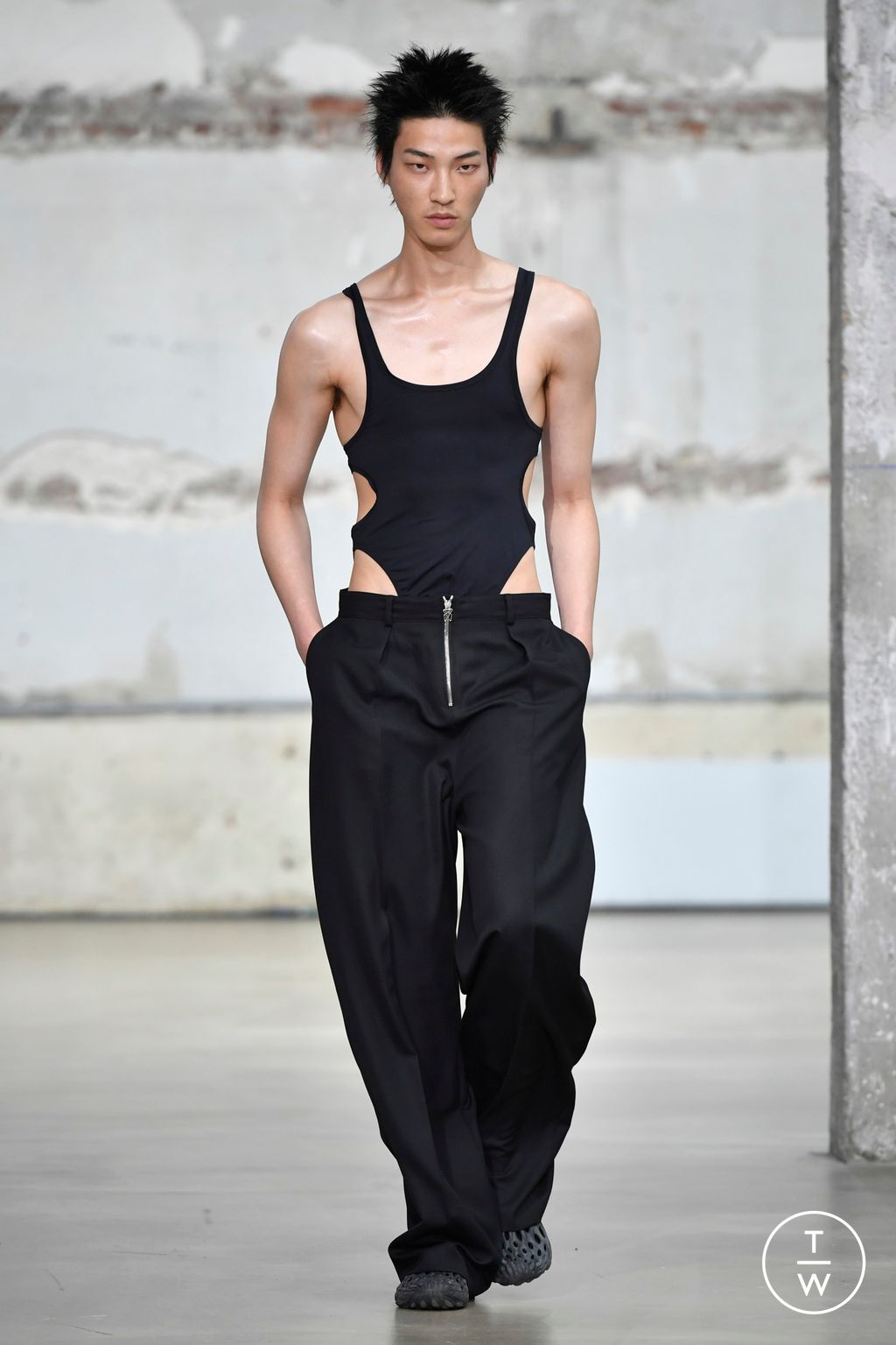 Fashion Week Paris Spring/Summer 2023 look 23 from the Louis Gabriel Nouchi collection 男装