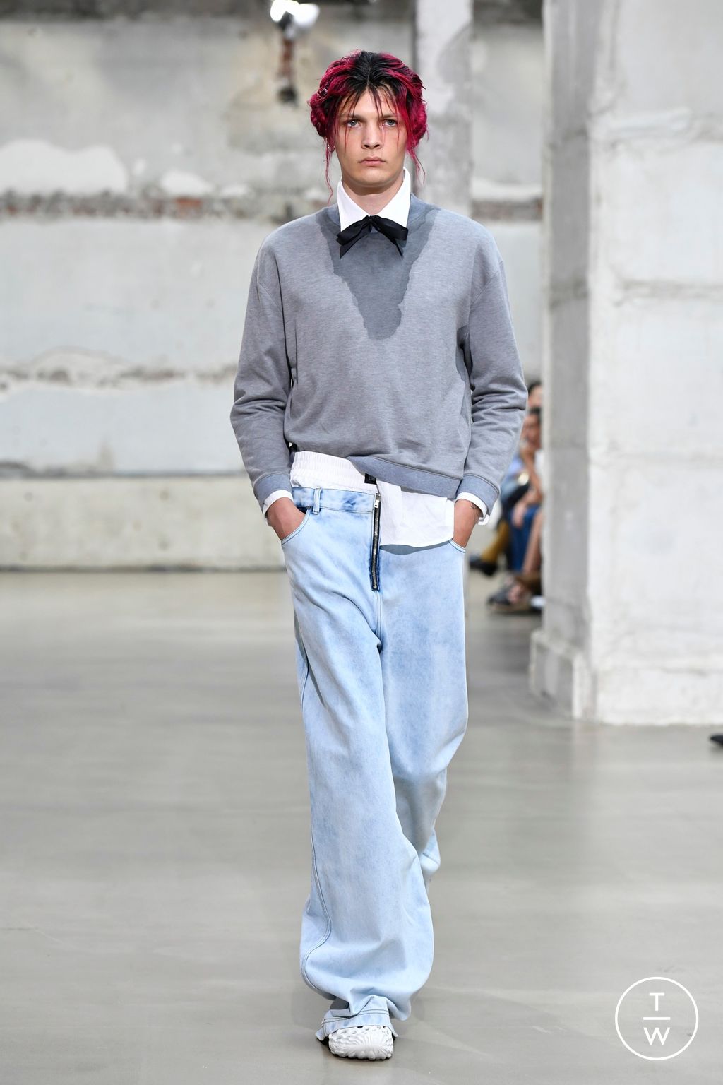 Fashion Week Paris Spring/Summer 2023 look 26 from the Louis Gabriel Nouchi collection 男装