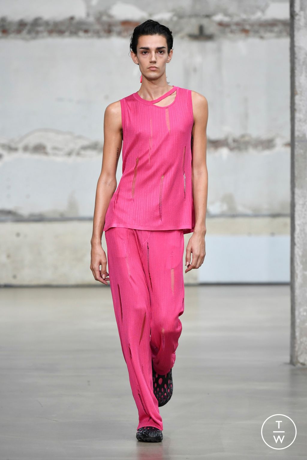 Fashion Week Paris Spring/Summer 2023 look 30 from the Louis Gabriel Nouchi collection menswear