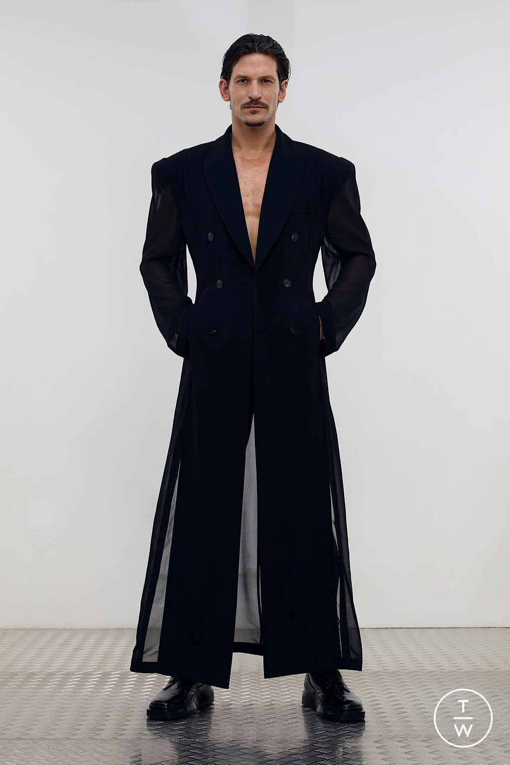 Fashion Week Paris Spring/Summer 2026 look 18 from the LGN Louis Gabriel Nouchi collection menswear